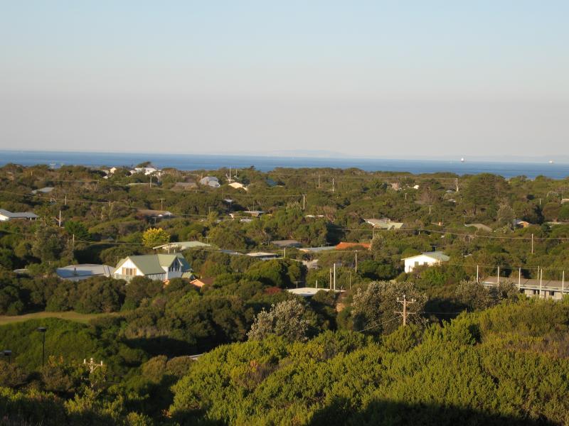 Point Lonsdale - Lookout at Surf Back Beach, Ocean Road opposite Ganes Reserve: View east