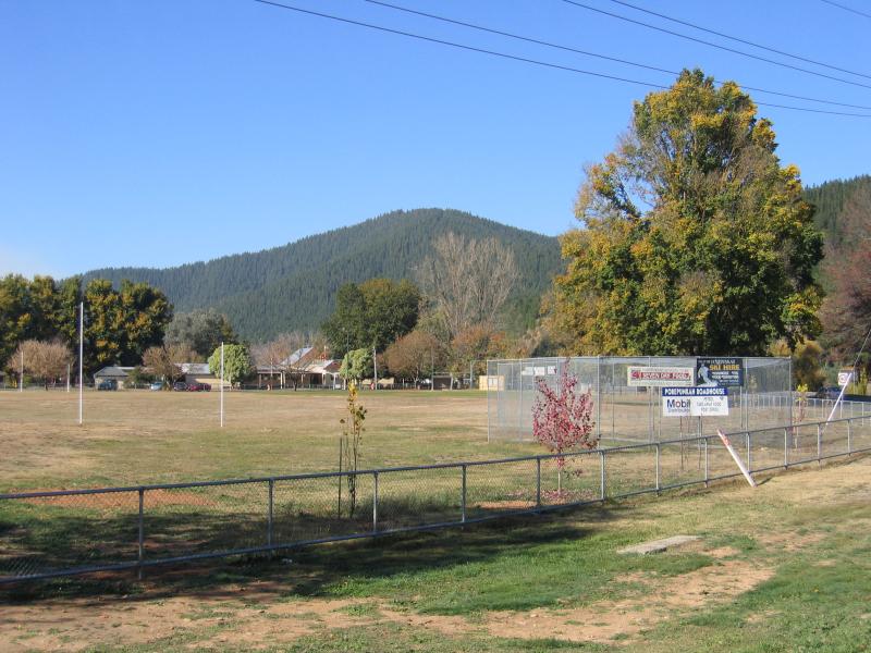 Porepunkah - Shops and commercial centre: View east across sports ground from Great Alpine Rd near Nicholson St