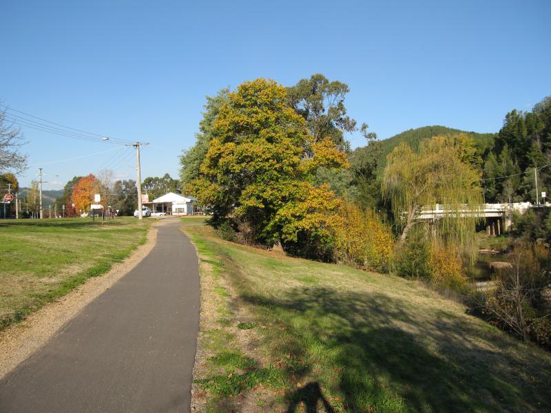 Porepunkah - Footbridge across Ovens River, Nicholson Street opposite Bailey Street: View south-east along path and Ovens River towards footbridge