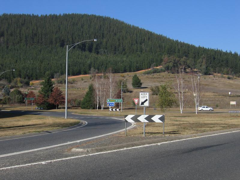 Porepunkah - Great Alpine Road, Buckland Valley Road and Mount Buffalo Road junction: View south across roundabout