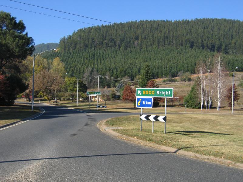 Porepunkah - Great Alpine Road, Buckland Valley Road and Mount Buffalo Road junction: View south-east along Great Alpine Rd