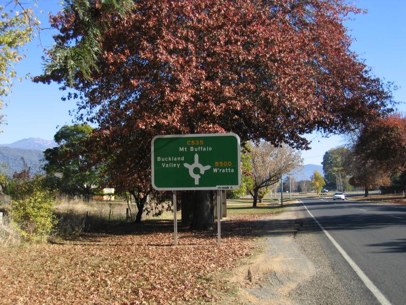 Porepunkah - Great Alpine Road, Buckland Valley Road and Mount Buffalo Road junction: View north-west along Great Alpine Rd towards roundabout