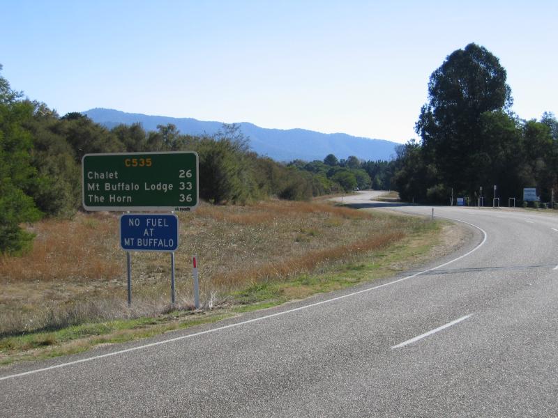 Porepunkah - Mount Buffalo Road between Porepunkah and National Park entrance: View north-west along Mt Buffalo Rd near Great Alpine Rd