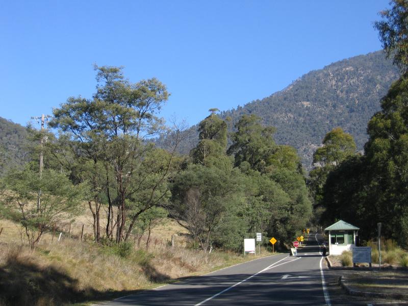 Porepunkah - Mount Buffalo Road through Mount Buffalo National Park: National Park entrance gate