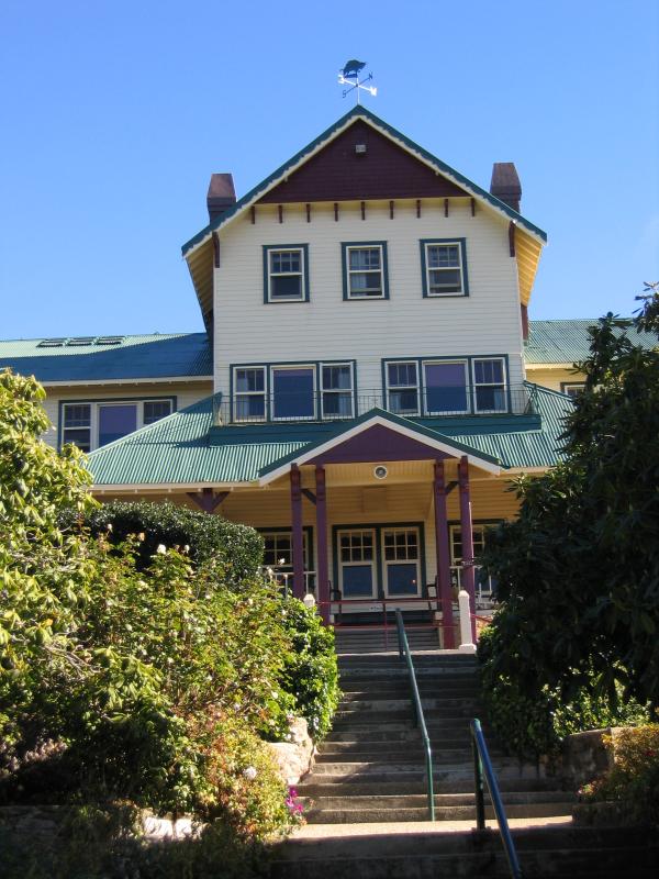 Porepunkah - Mount Buffalo Chalet: Front entrance of Chalet