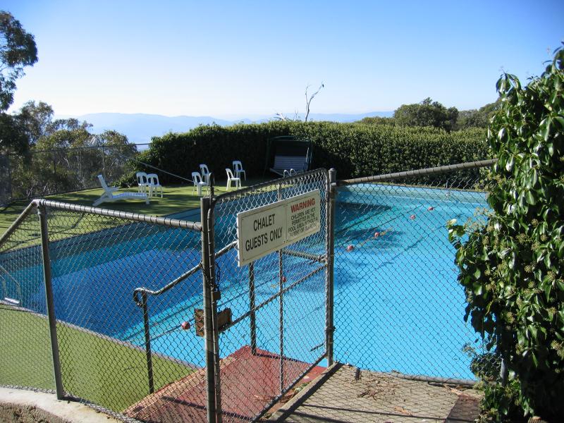 Porepunkah - Mount Buffalo Chalet: Guest pool