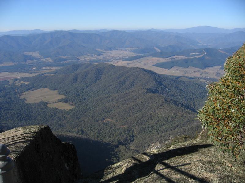 Porepunkah - Gorge Day Visitor Centre near Mount Buffalo Chalet: View from Bents Lookout