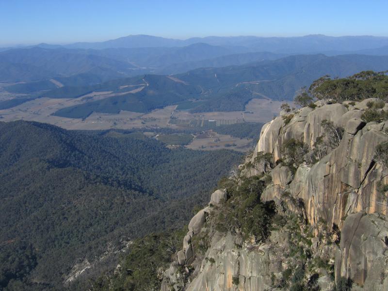 Porepunkah - Gorge Day Visitor Centre near Mount Buffalo Chalet: View from Bents Lookout