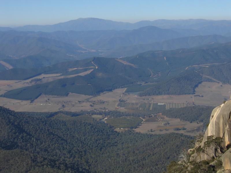 Porepunkah - Gorge Day Visitor Centre near Mount Buffalo Chalet: View from Bents Lookout
