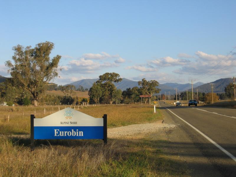 Porepunkah - Town of Eurobin, north-west of Porepunkah: Eurobin town sign, view east along Great Alpine Rd