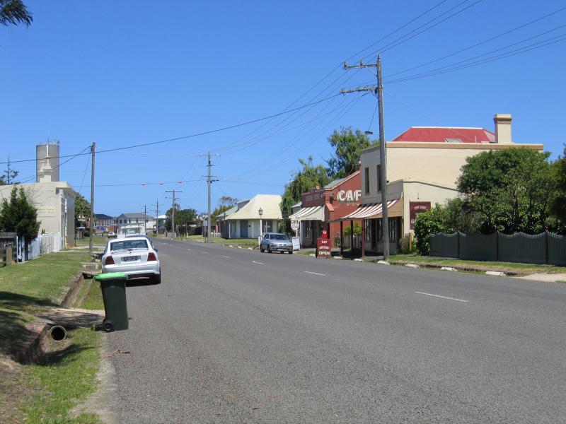 Port Albert - Commercial centre and shops, Tarraville Road: View south-east along Tarraville Rd towards Bay St