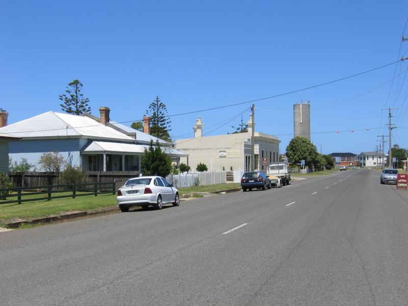 Port Albert - Commercial centre and shops, Tarraville Road: View south-east along Tarraville Rd towards Bay St