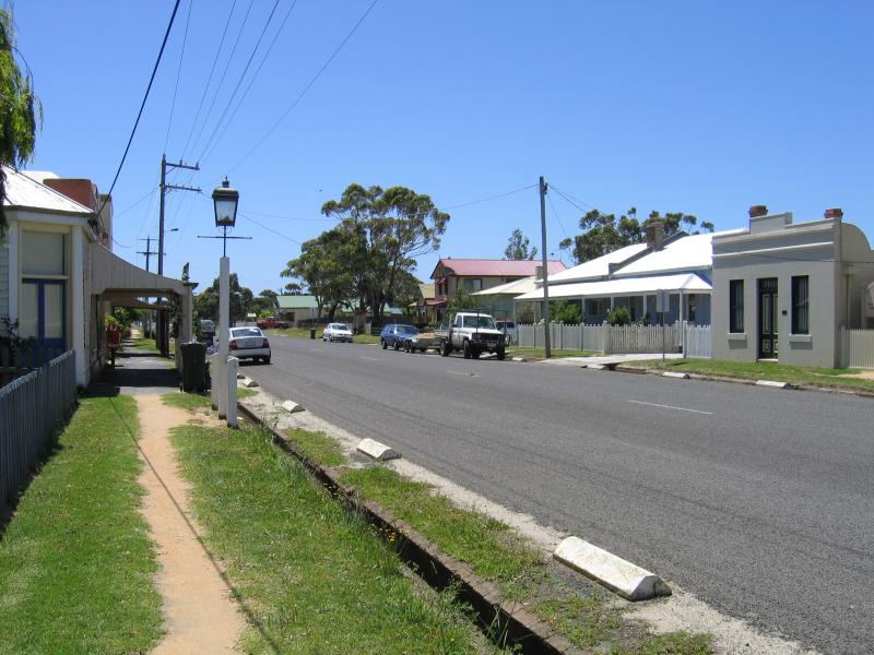Port Albert - Commercial centre and shops, Tarraville Road: View north-west along Tarraville Rd between Bay St and Spring St