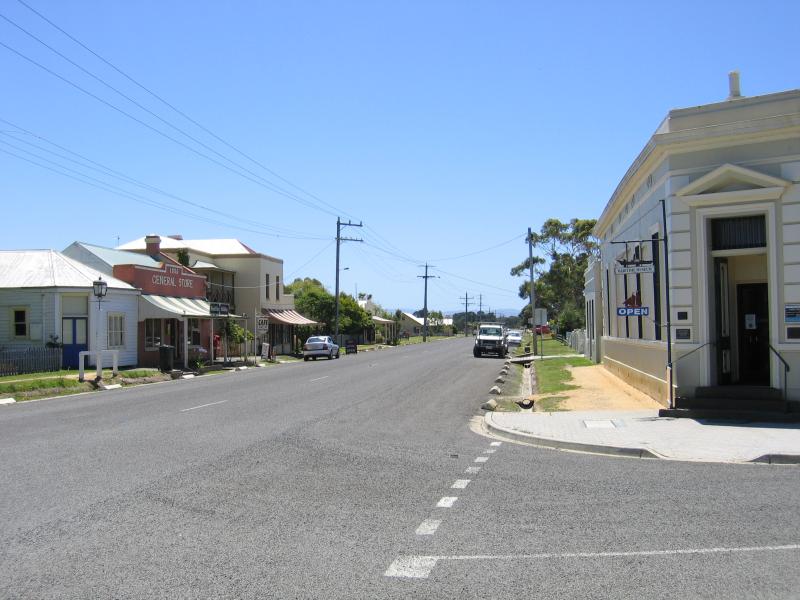 Port Albert - Commercial centre and shops, Tarraville Road: View north-west along Tarraville at Bay St