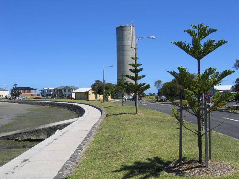 Port Albert - Memorial Park and boat ramp, corner Wharf Street and Bay Street: View south along coast at boat ramp