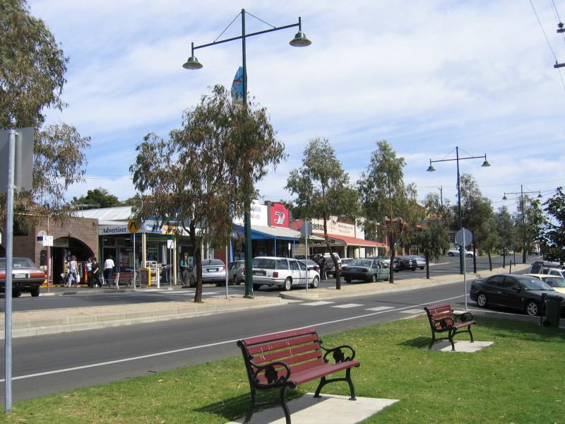 Portarlington - Shops and commercial centre, Newcombe Street: View west along Newcombe St towards Harding St
