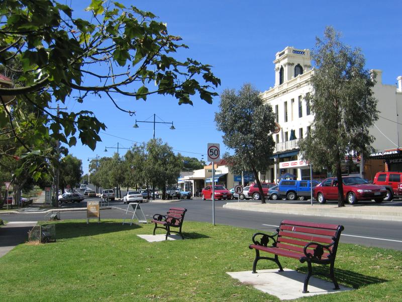 Portarlington - Shops and commercial centre, Newcombe Street: View east along Newcombe St towards Pier St