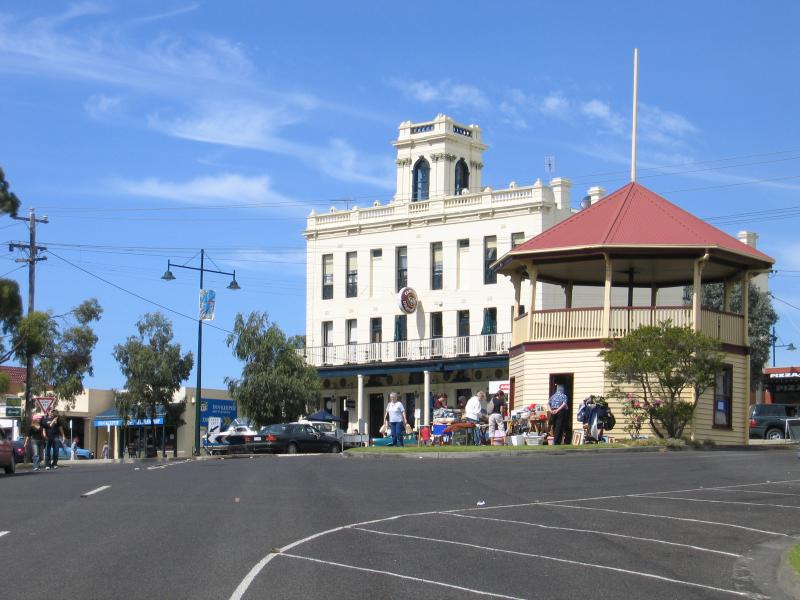 Portarlington - Shops and commercial centre, Newcombe Street - View south along Pier St towards Newcombe St and Grand Hotel