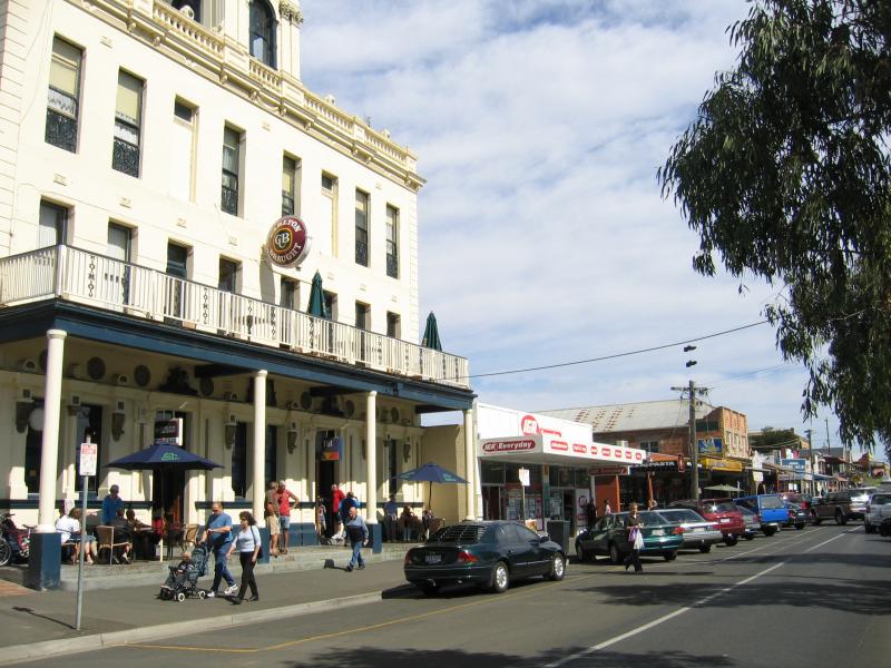 Portarlington - Shops and commercial centre, Newcombe Street - View west along Newcombe St at Grand Hotel