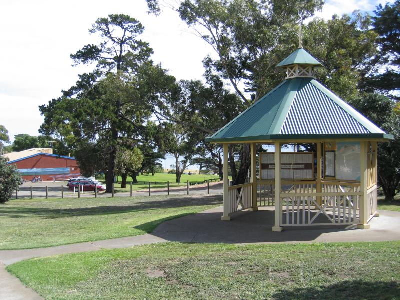 Portarlington - Portarlington Pier and foreshore: Rotunda, WG Little Reserve