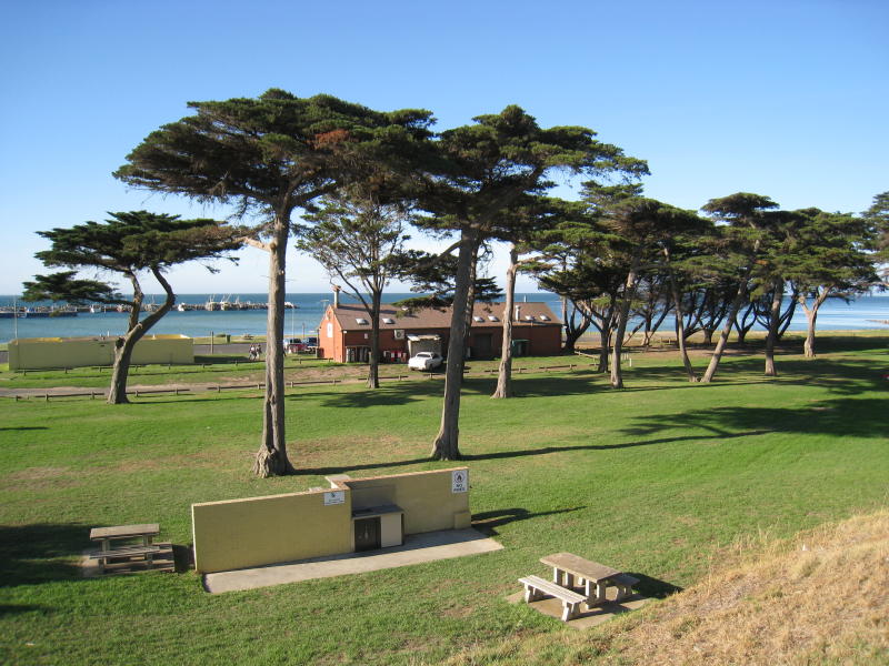 Portarlington - Portarlington Pier and foreshore: View towards pier and cafe from Pier St near The Esplanade