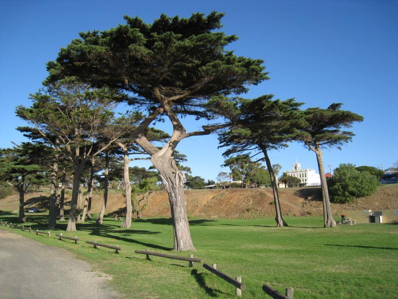 Portarlington - Portarlington Pier and foreshore: View south-east from Pier St near cafe across park towards town centre