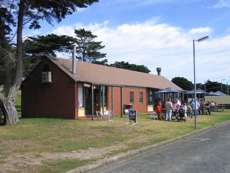 Portarlington - Portarlington Pier and foreshore: Port Pier Cafe on foreshore east of pier