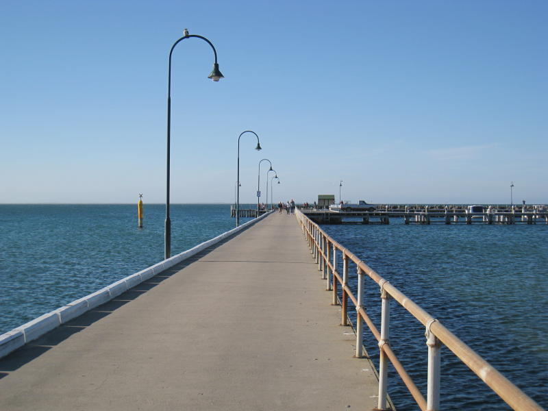 Portarlington - Portarlington Pier and foreshore: View north along pier