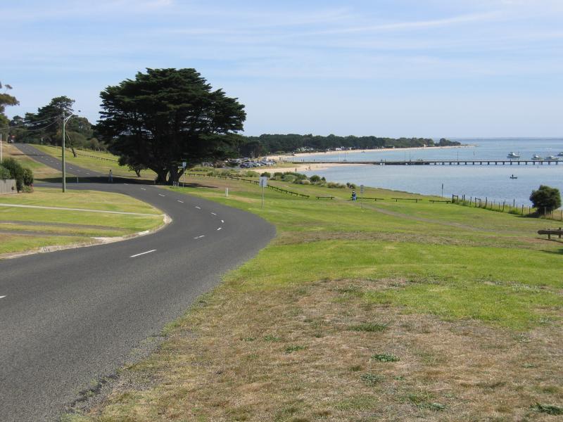 Portarlington - The Esplanade coastal road: View west along The Esplanade towards Fisher St