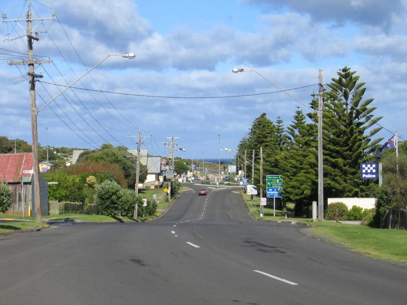 Port Campbell - Commercial centre and shops, Lord Street: View south-west along Lord St towards McCue St