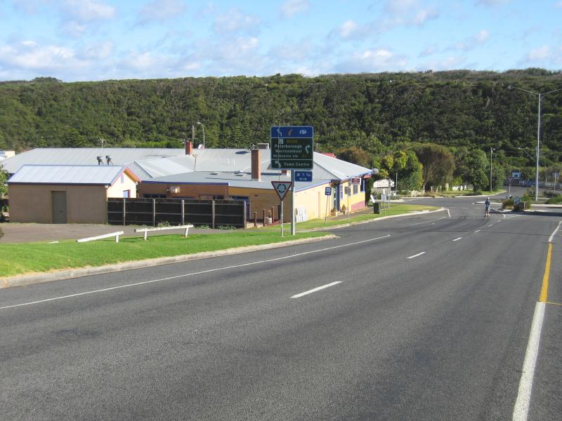 Port Campbell - Commercial centre and shops, Lord Street: View north-west along Morris St towards Lord St