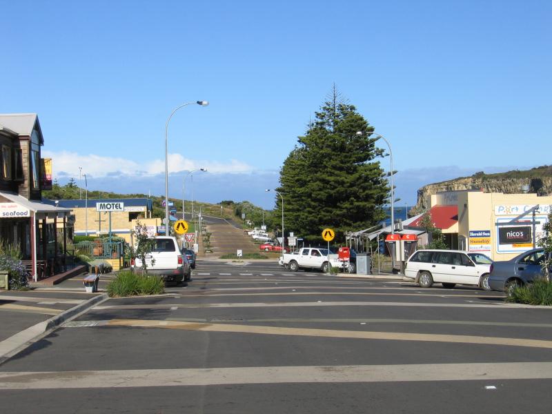 Port Campbell - Commercial centre and shops, Lord Street: View south-west along Lord St towards Cairns St