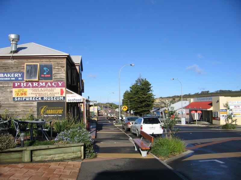 Port Campbell - Commercial centre and shops, Lord Street: View south-west along Lord St towards Cairns St