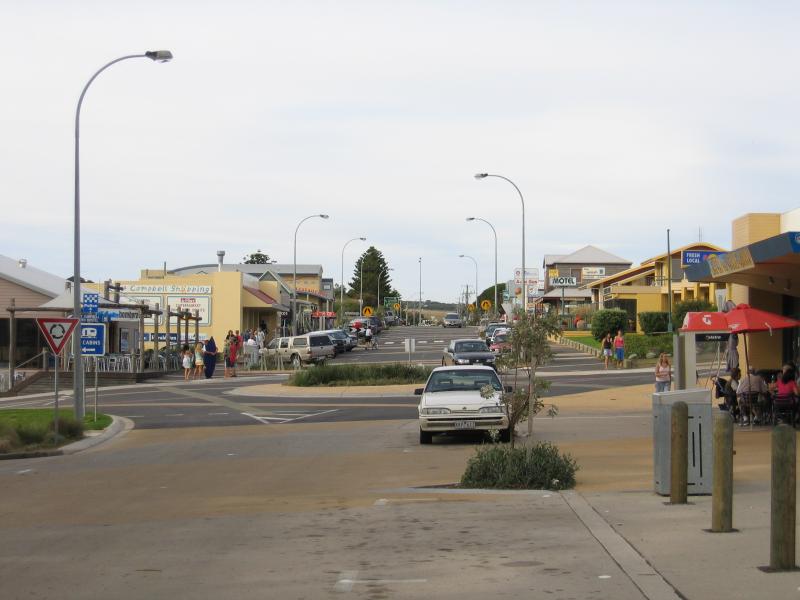 Port Campbell - Commercial centre and shops, Lord Street: View north-east along Lord St towards Cairns St