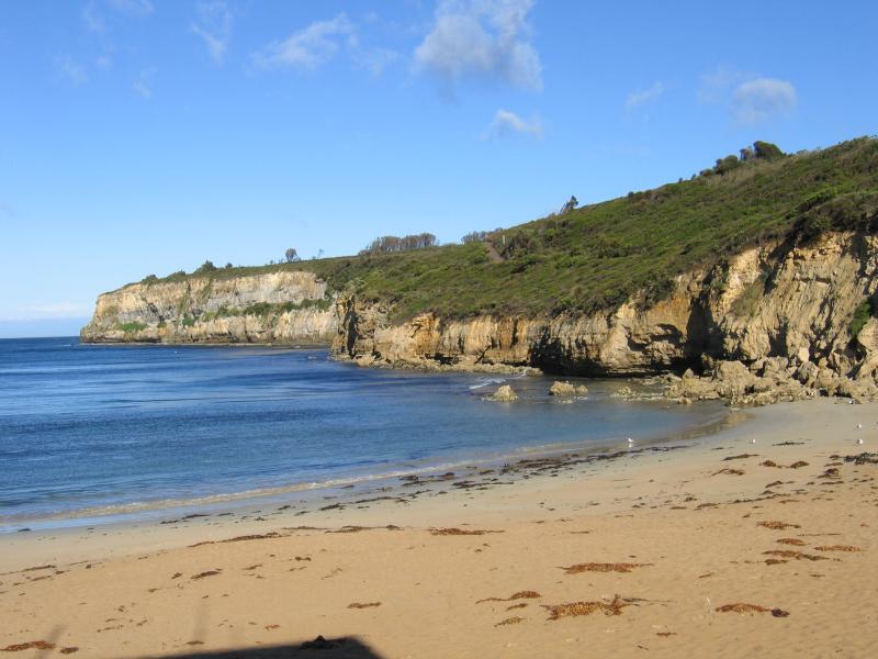 Port Campbell - Port Campbell Bay, jetty and beach: View north-west along Bay beach