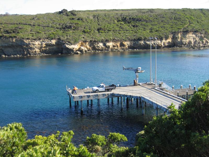 Port Campbell - Port Campbell Bay, jetty and beach: View down to jetty and north across bay from end of Lord St