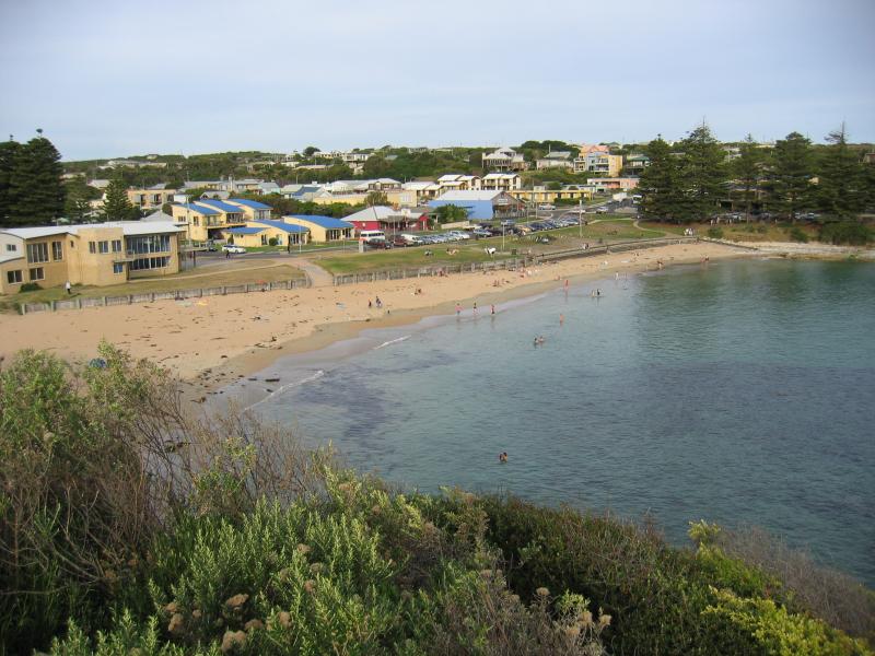 Port Campbell - Discovery Walk and views over Port Campbell Bay: View east to beach and shops