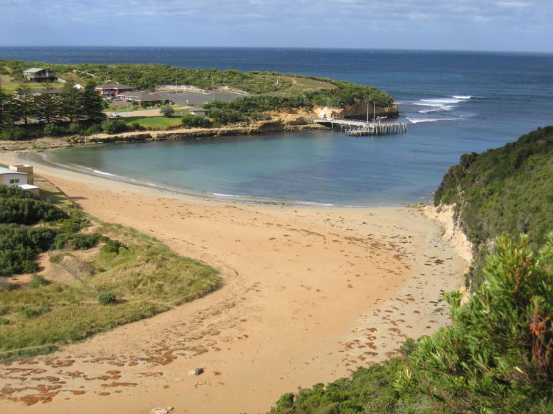 Port Campbell - Discovery Walk and views over Port Campbell Bay: View south along bay towards to Sturgess Point from Town Lookout