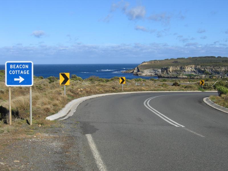 Port Campbell - Coast around Cairns Street: At southern end of Cairns St, view west towards Sturgess Point and Port Campbell Bay