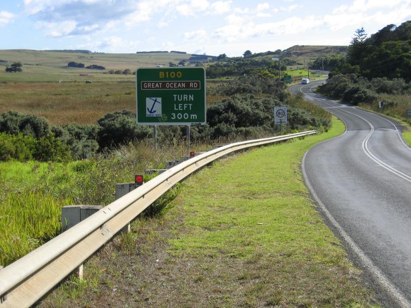 Port Campbell - Great Ocean Road north and west of Port Campbell: View north along Great Ocean Rd, north of Desaily St