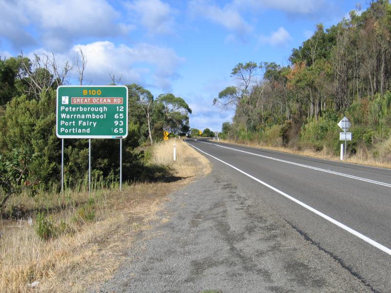Port Campbell - Great Ocean Road north and west of Port Campbell: View south along Great Ocean Rd, south of Curdievale Rd