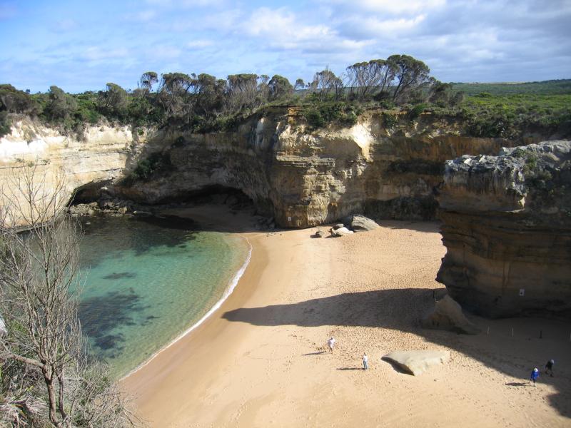 Port Campbell - Loch Ard Gorge, Muttonbird Island, Blow Hole, Thunder Cave: Beach at Loch Ard Gorge