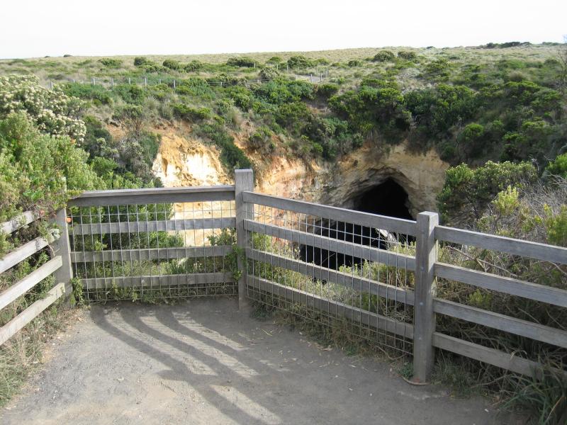 Port Campbell - Loch Ard Gorge, Muttonbird Island, Blow Hole, Thunder Cave: Blow Hole