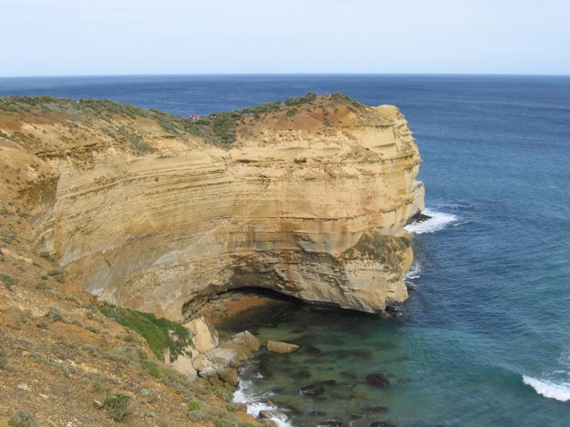 Port Campbell - 12 Apostles: View east along coast towards lookout