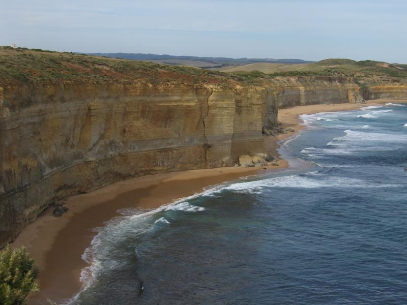 Port Campbell - 12 Apostles: View east along cliffs and beach at lookout