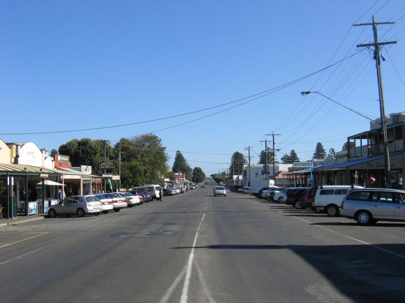 Port Fairy - Shops and commercial centre, Bank Street and Sackville Street: View west along Bank St between Sackville St and James St