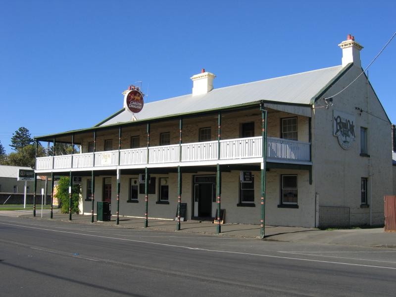 Port Fairy - Shops and commercial centre, Bank Street and Sackville Street: The Royal Oak Hotel, Bank St