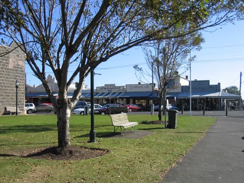 Port Fairy - Shops and commercial centre, Bank Street and Sackville Street: View west along Bank St towards Sackville St