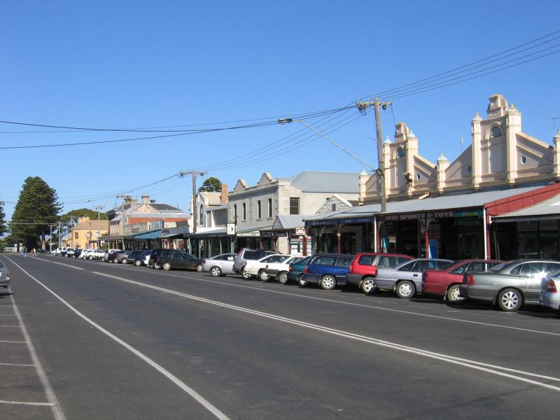 Port Fairy - Shops and commercial centre, Bank Street and Sackville Street: View south along Sackville St between Bank St and Cox St