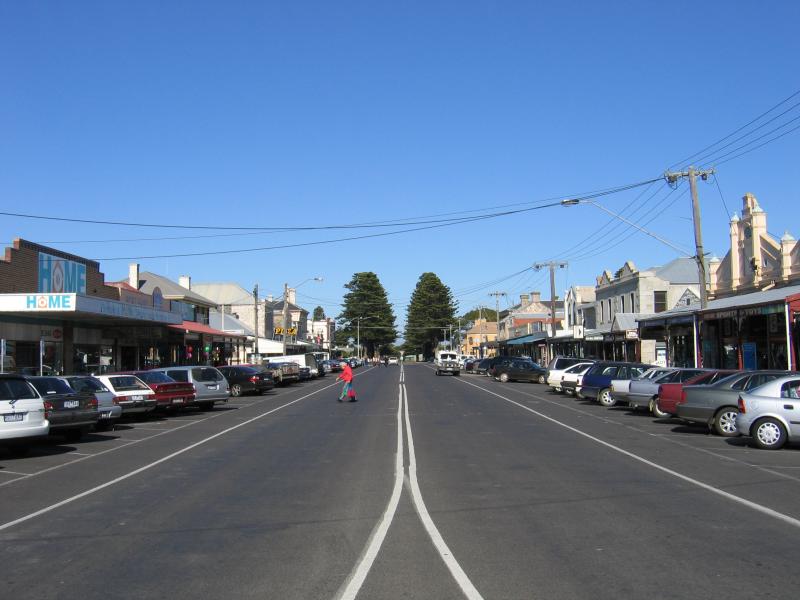Port Fairy - Shops and commercial centre, Bank Street and Sackville Street: View south along Sackville St between Bank St and Cox St